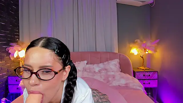 AmedeeaBanks' Live XXX Chat
