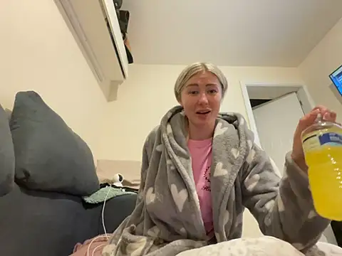 Chiaraxo-'s Live XXX Chat
