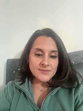 دردشة Alice_milf_ الجنسية المباشرة