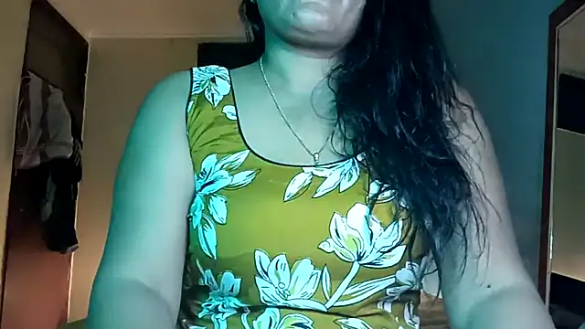 Chat XXX en directo de YourDesi_Laila_