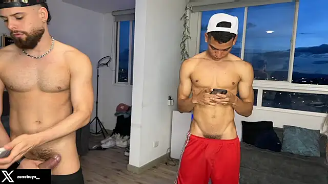 zoneboys Adlı Modelin Canlı XXX Sohbeti