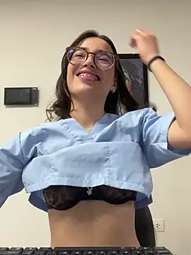 Sweet_Milaa1 élő XXX-chatje