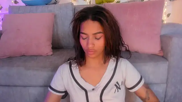 MoonRose__ élő XXX-chatje