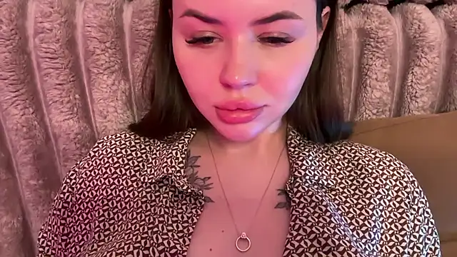 AlmaryKim Adlı Modelin Canlı XXX Sohbeti