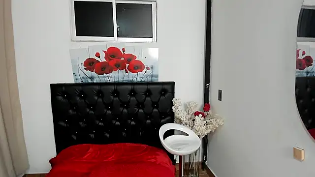 pinky_f00x's Live XXX Chat