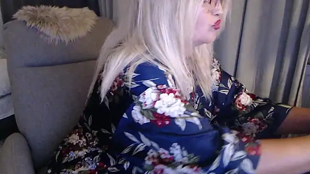 Divineblond 即時 XXX 聊天