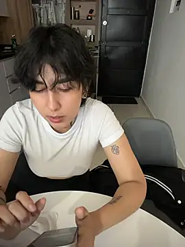 دردشة DaisyEmily الجنسية المباشرة