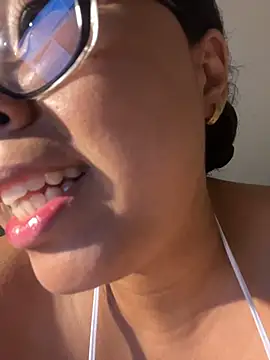 Chat +18 de XMara ao vivo