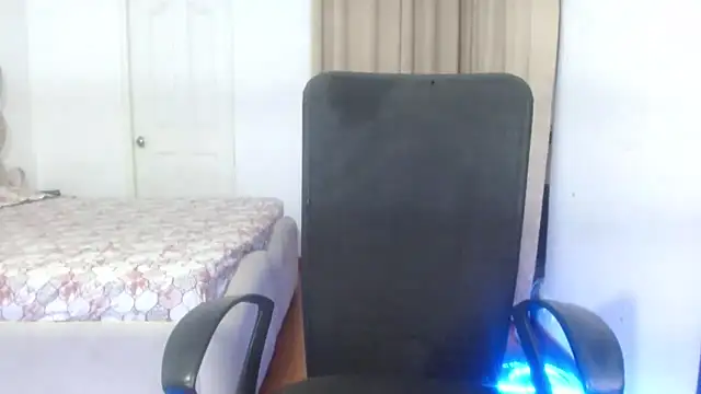 Mini_Meera Adlı Modelin Canlı XXX Sohbeti