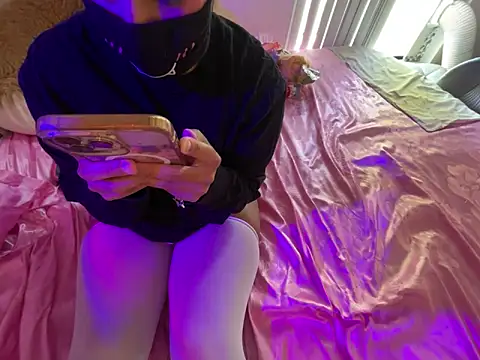Onlypawzz's Live XXX Chat