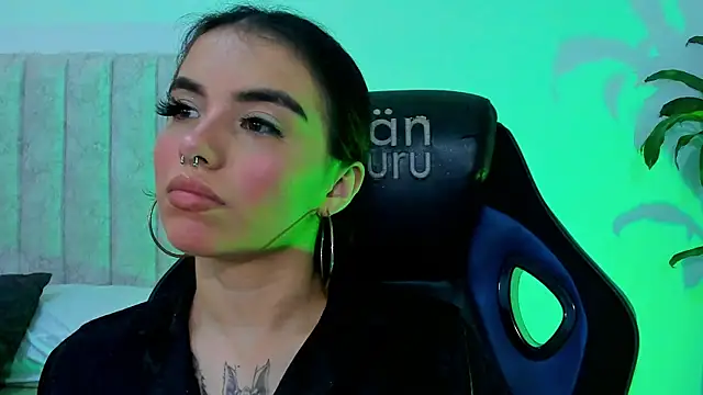 Chat +18 de isabella_hv ao vivo