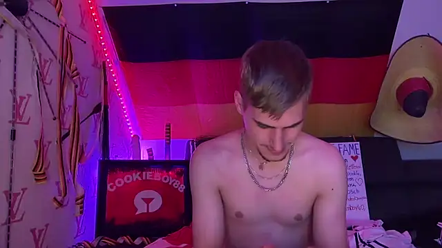 Cookieboy88 Adlı Modelin Canlı XXX Sohbeti
