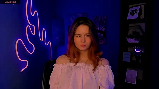 angie_foxy1's Live XXX Chat