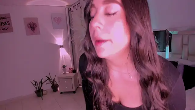 Sussy_Bell01 Adlı Modelin Canlı XXX Sohbeti