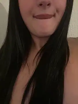 Milana_UK élő XXX-chatje