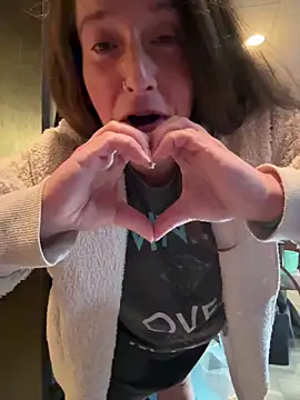 Mini_And_The_Bear's Live XXX Chat