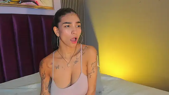 LauraAristizabal's Live XXX Chat