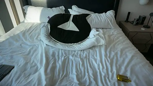 GennaJames' Webcam Show