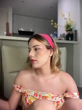 Chat +18 de NicoleCut ao vivo