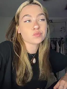 peachesncreamyy's Live XXX Chat