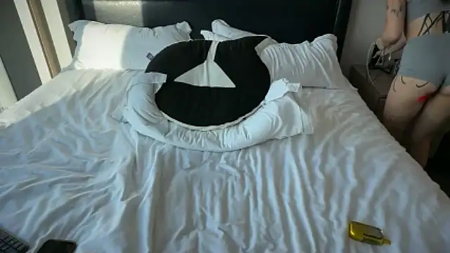 GennaJames' Webcam Show