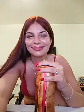 XXX chat uživo modela MeCherryy