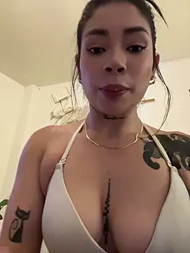 Chat XXX en directo de Roxanne_08