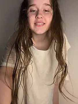 HornyGirlH Adlı Modelin Canlı XXX Sohbeti