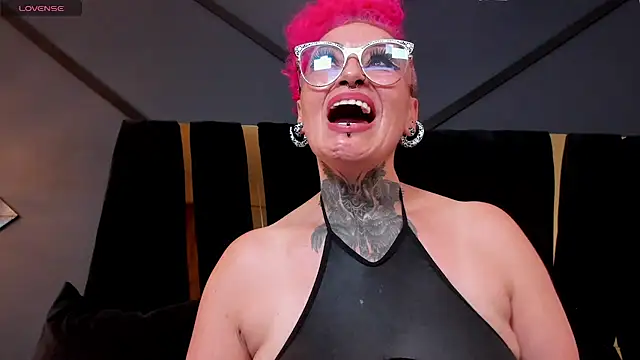 צ'אט XXX בשידור חי של mistress_sandy