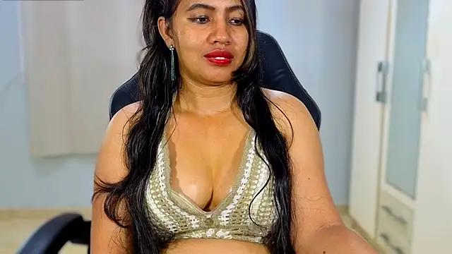 Chat +18 de FannyXhot ao vivo