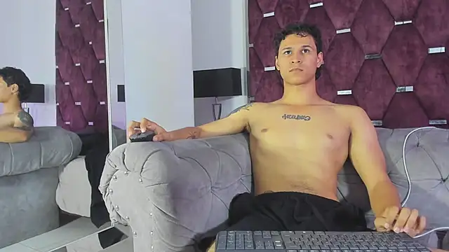 Chat XXX en directo de TonyBenedetti