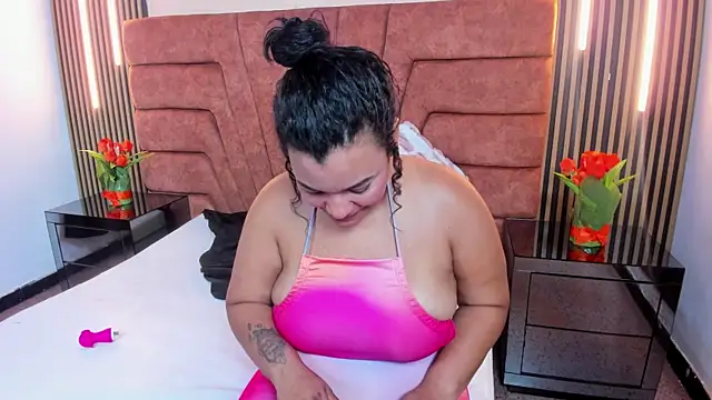 Lara_Seduce Chat XXX live