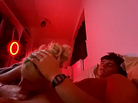 Chat +18 de SofiaNLukaBabe ao vivo