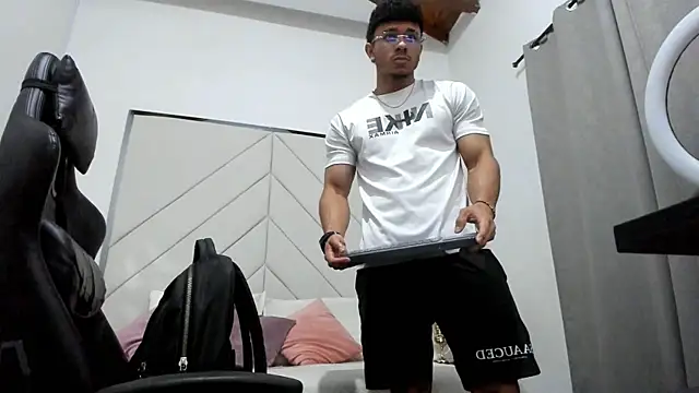 Chat +18 de Jayden_VanceJS ao vivo