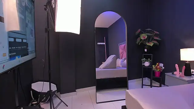 Chat +18 de mia_milff ao vivo