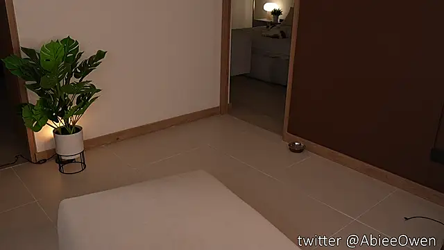 Abieowen4's Live XXX Chat