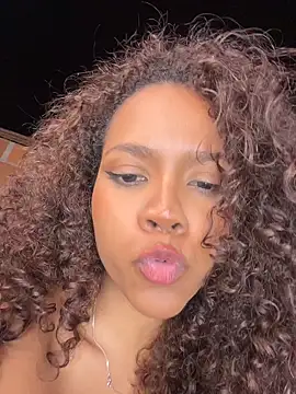 CurlyOopsieXXX's Live XXX Chat