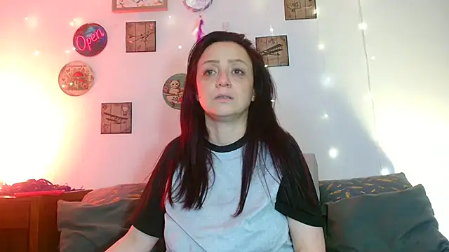 Katicalatinmilf 现场XXX聊天