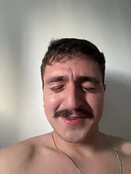 stronhard44 Chat XXX in diretta
