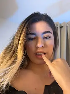 Chat +18 de Vicky_Rico_ ao vivo