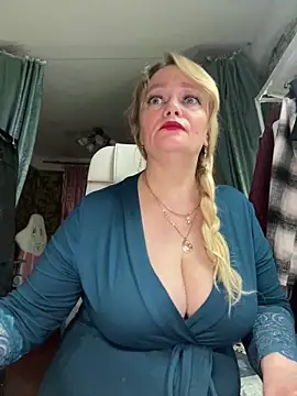 Sweet-blonde live XXX chat