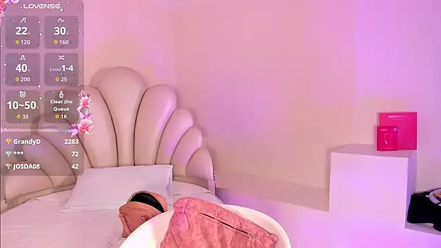 Онлайн чат XXX SelenaRogers