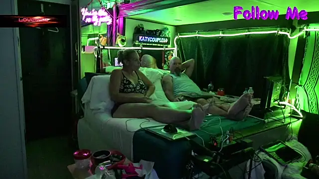 Chatroom XXX en direct de Katycouple69