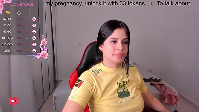 selenasmith18 Adlı Modelin Canlı XXX Sohbeti