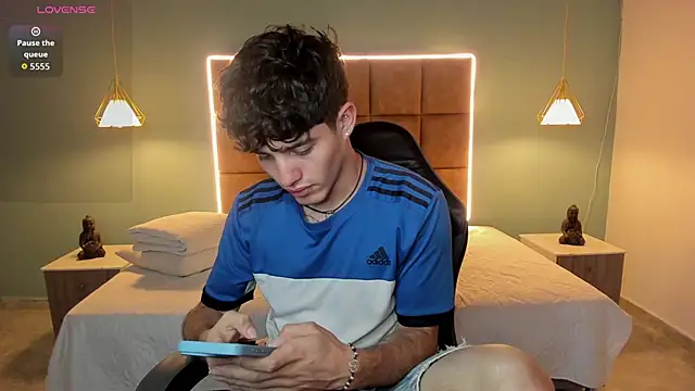 AlejooTwink's Live XXX Chat