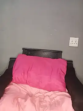 RoaringQueenX Chat XXX live