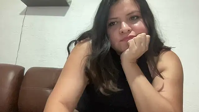 Онлайн чат XXX MarleiyC