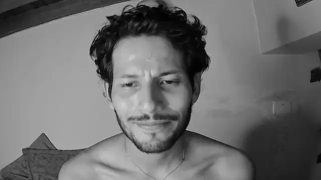 دردشة Nicholasrodrii الجنسية المباشرة