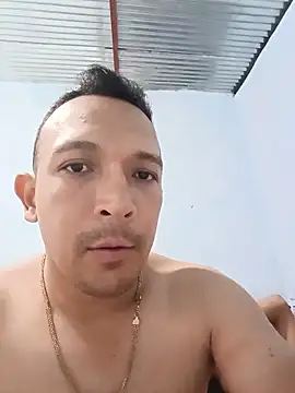 SkinnyLatinaCuckoldCouple's Webcam Show