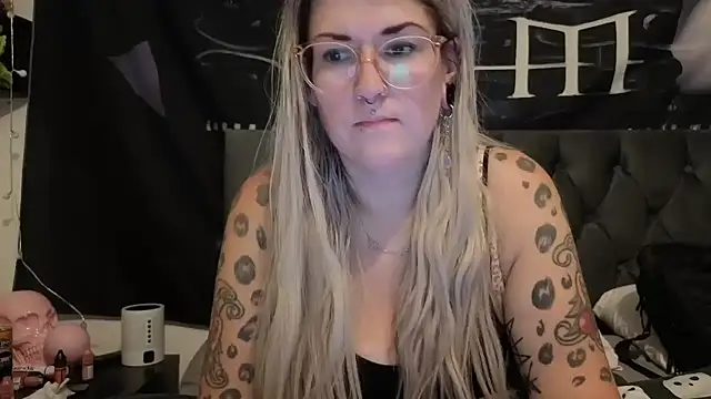 Sizzling_Indie36's Live XXX Chat